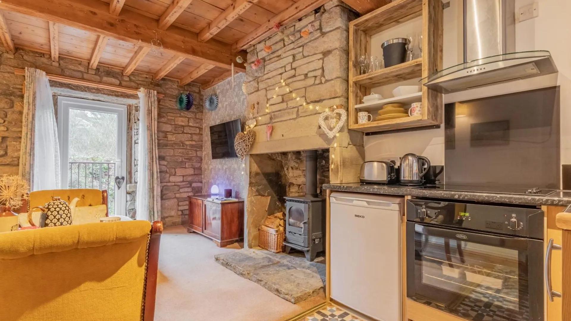 Millrace Cottage 홀름퍼스 펜션